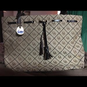 Dooney & Bourke Bags - Dooney & Bourke Bucket Bag Dooney & Bourke Bags - Dooney & Bourke Bucket Bag